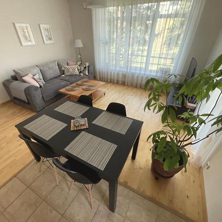 Cozy Home Apartment Kaivas, Free Parking, Self Check-In Riga Buitenkant foto