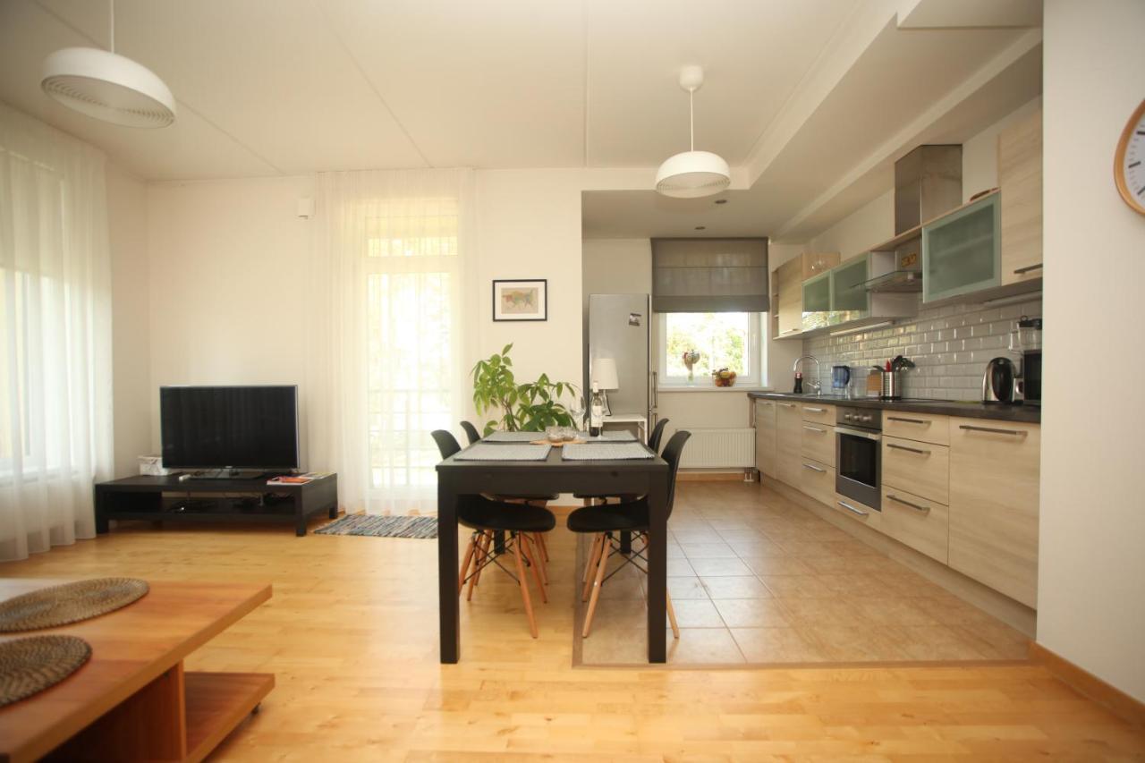 Cozy Home Apartment Kaivas, Free Parking, Self Check-In Riga Buitenkant foto