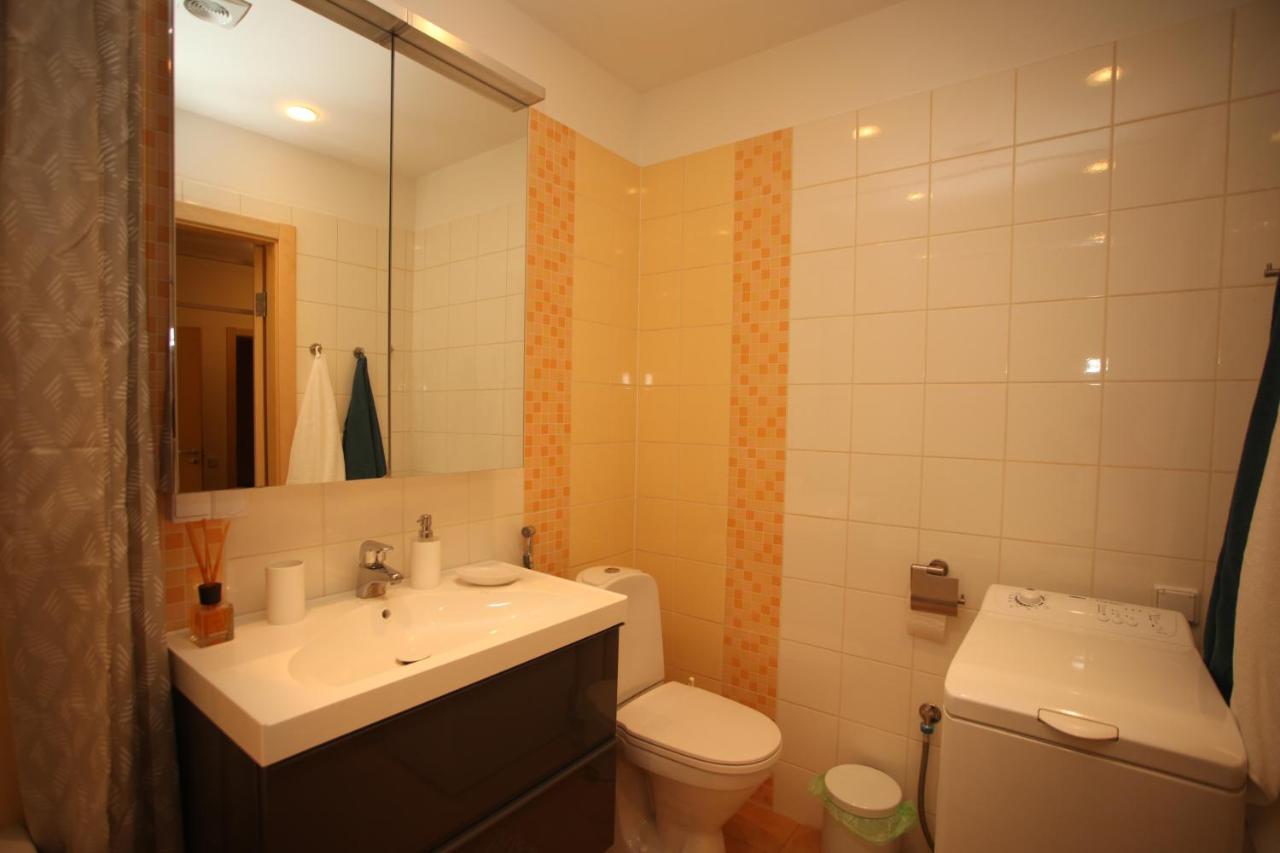 Cozy Home Apartment Kaivas, Free Parking, Self Check-In Riga Buitenkant foto