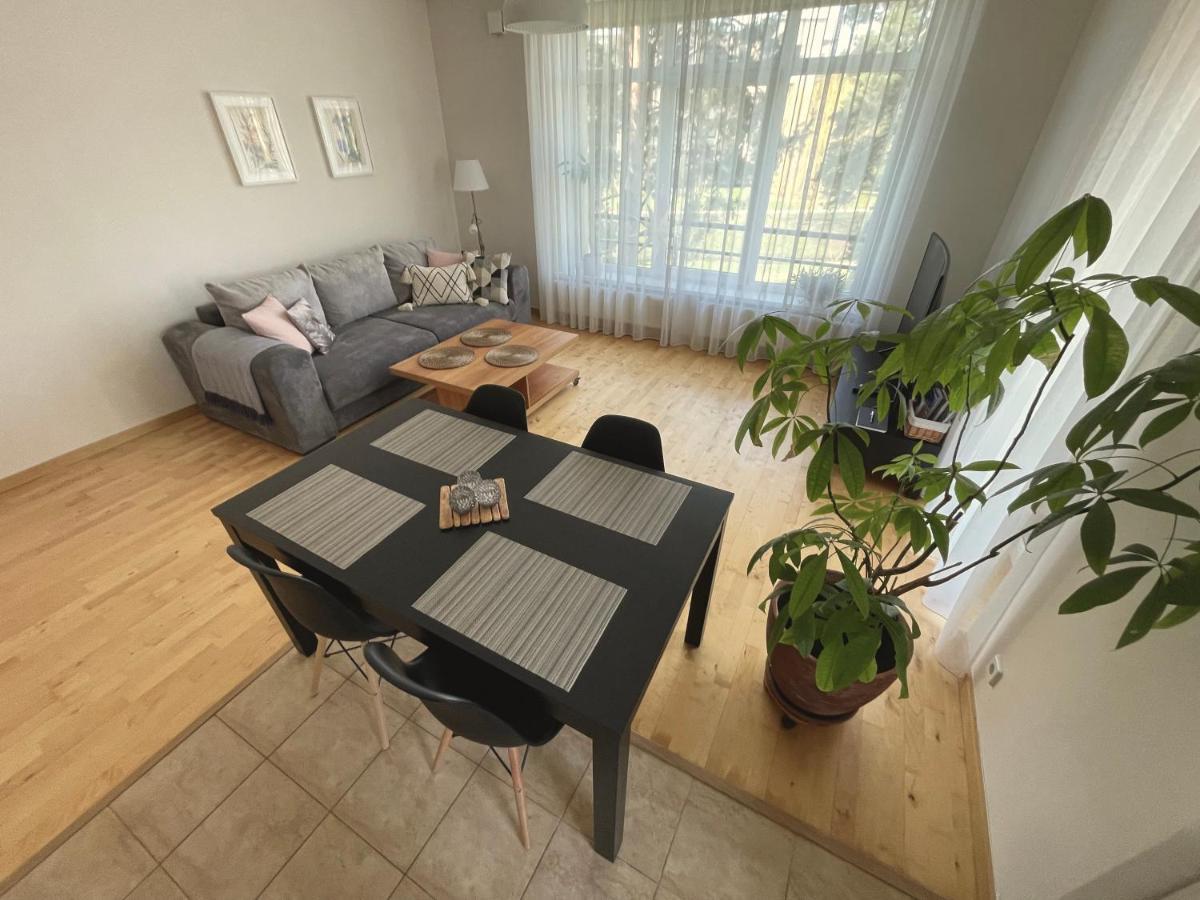 Cozy Home Apartment Kaivas, Free Parking, Self Check-In Riga Buitenkant foto